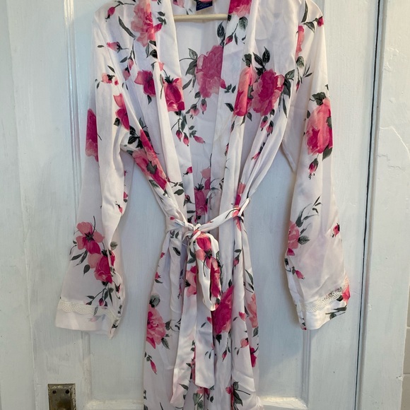 Silky Floral Robe - Picture 3 of 4